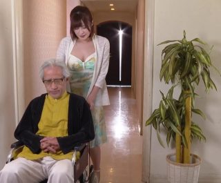 Đi nhờ giúp đỡ bị hãm hiếp